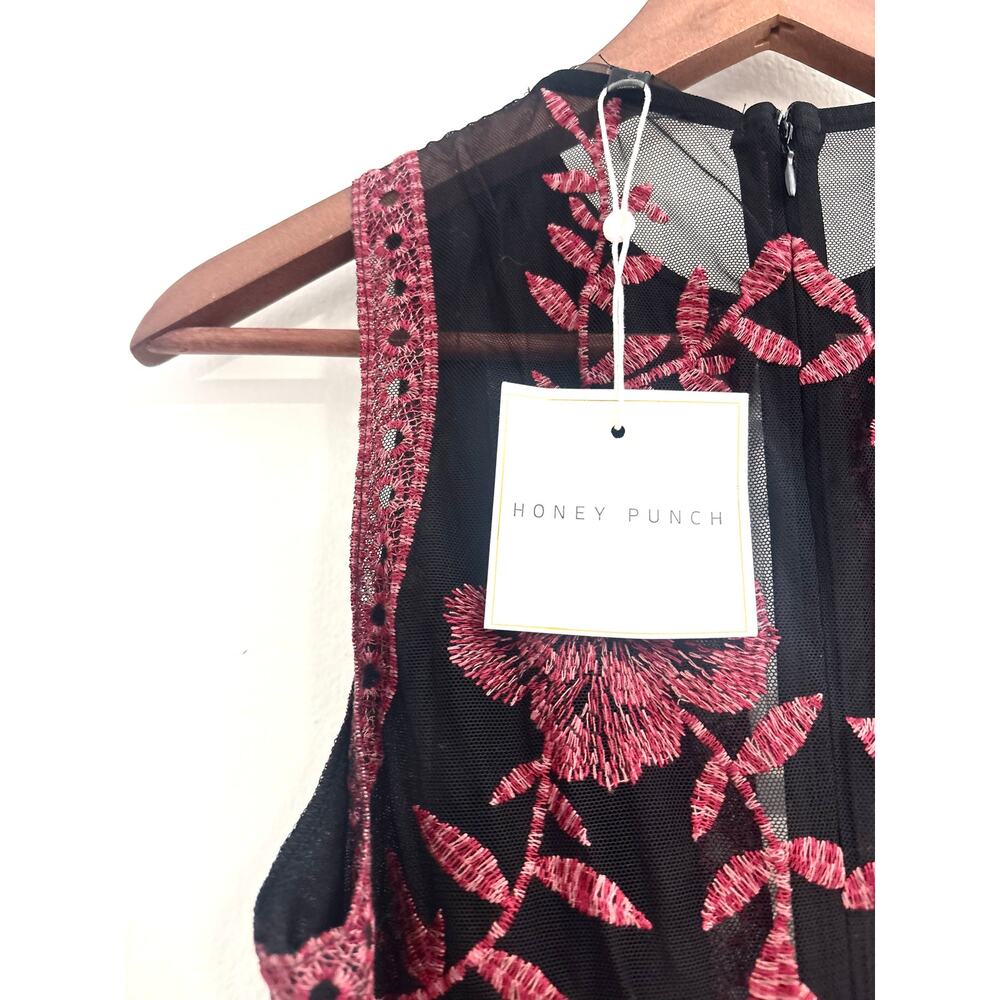 Honey punch Lace embroidered maxi halter sheer overlay dress NEW Small - Picture 9 of 12